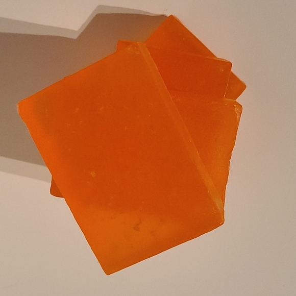 4 Grapefruit soaps - Picture 2 of 3